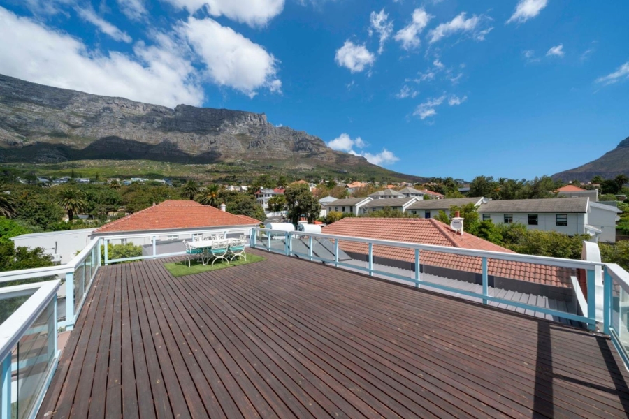 7 Bedroom Property for Sale in Oranjezicht Western Cape